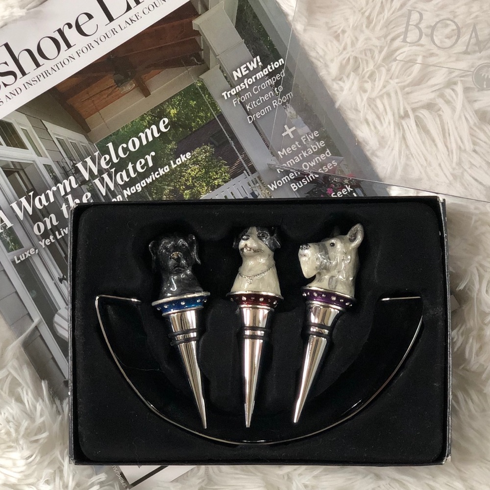 NWT Set of 3 “Man’s Best Friend” Stoppers w/holder